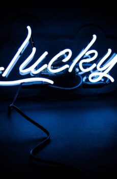 Настенная надпись Lucky