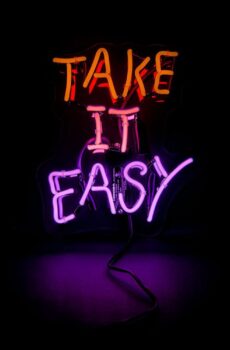 Неоновая надпись Take it easy