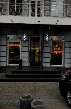 неоновая вывеска барбершоп
