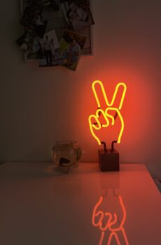 Стеклянный неоновый светильник "Peace"